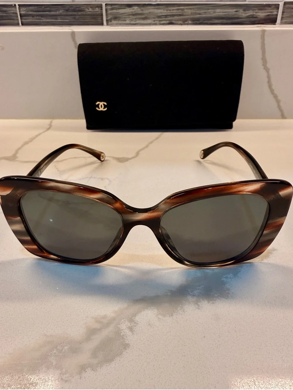“Authentic” CHANEL 5504 Oversized Cat Eye Tortoise Sunglasses 1727/48 w/Case